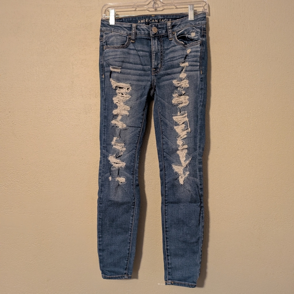 American Eagle Outfitters Women's Blue Distressed Jeans
